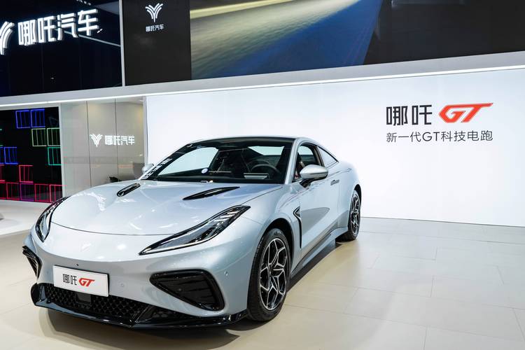 惠州266哪吒汽车在智能汽车领域的表现，领途汽车在新能源汽车市场中的影响力